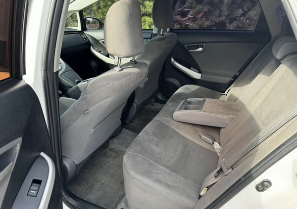 Toyota Prius cena 49999 przebieg: 147000, rok produkcji 2015 z Raszków małe 529